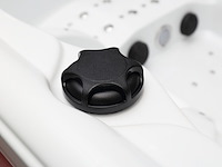 Outdoor spa vonato, milaro, wit bad, mahonierode skirts - afbeelding 14 van  21