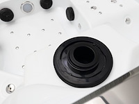 Outdoor spa vonato, milaro, wit bad, mahonierode skirts - afbeelding 19 van  21