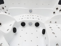 Outdoor spa vonato, milaro, wit bad, mahonierode skirts - afbeelding 8 van  21