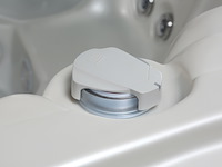 Outdoor spa vonato oceana wit bad met donkerbruine skirts - afbeelding 4 van  12