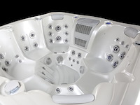 Outdoor spa vonato oceana wit bad met donkerbruine skirts - afbeelding 9 van  12