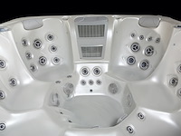 Outdoor spa vonato oceana wit bad met donkerbruine skirts - afbeelding 10 van  12