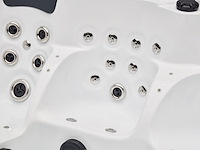 Outdoor spa vonato, tovario, wit bad / naturel houten kleur zijkant - afbeelding 17 van  27