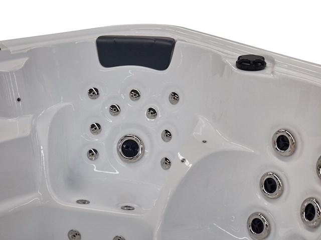 Outdoor spa vonato, tovario, wit bad / naturel houten kleur zijkant - afbeelding 2 van  27
