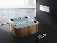 Outdoor spa, vonato, tovario, wit bad / naturel houten kleur zijkant
