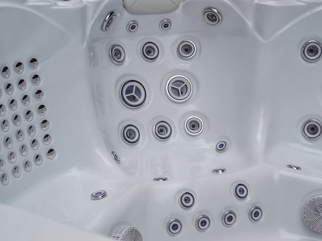 Outdoor spa vonato, vrijstaand 5 persoons bad, sneeuwwit bad met antraciete skirts - afbeelding 6 van  12