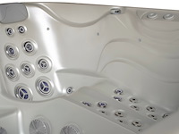 Outdoor spa vonato, vrijstaand 5 persoons bad, wit bad met antraciete skirts - afbeelding 4 van  15