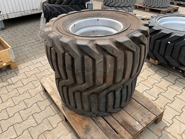 Outrigger 33x15,50-16.5 nhs wiel (2x) - afbeelding 1 van  9