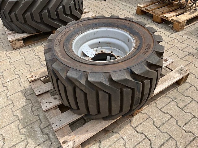 Outrigger 33x15.50-16.5 nhs wiel - afbeelding 2 van  9