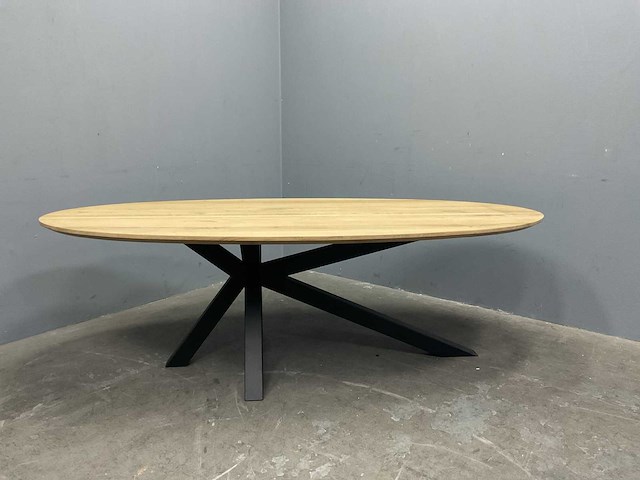 Ovaal eiken eetkamertafel 240 cm met onderstel spin - afbeelding 1 van  5
