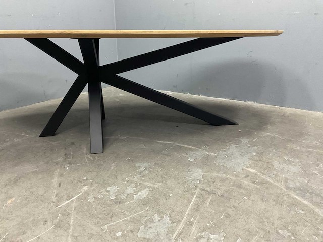 Ovaal eiken eetkamertafel 240 cm met onderstel spin - afbeelding 2 van  5