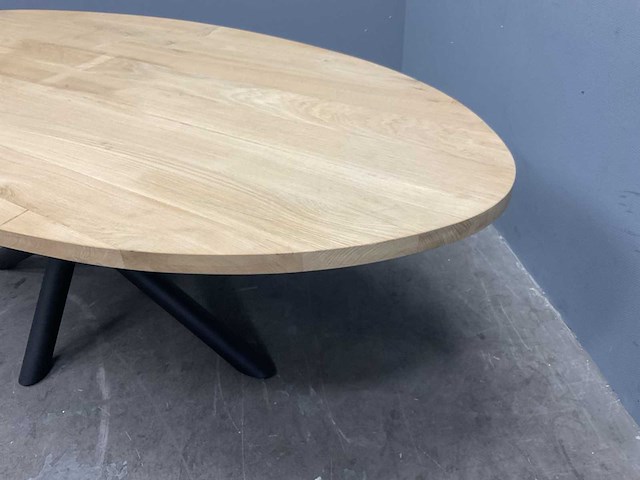 Ovaal eiken eetkamertafel 240 cm met onderstel spin - afbeelding 3 van  4