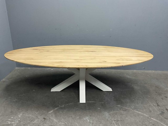 Ovaal eiken eetkamertafel 260 cm met onderstel spin - afbeelding 1 van  4