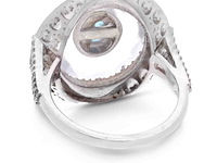 Ovaal gevormde ring met een blauwe apetiet, witte kristal, zwarte onix en natuurlijke diamanten - afbeelding 4 van  6