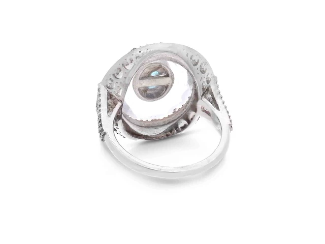 Ovaal gevormde ring met een blauwe apetiet, witte kristal, zwarte onix en natuurlijke diamanten - afbeelding 4 van  6