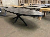 Ovale eetkamertafel