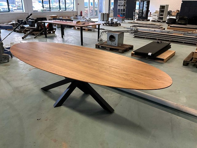 Ovale eetkamertafel - afbeelding 1 van  5