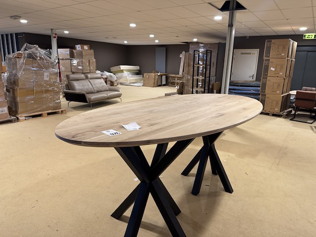 Ovale eettafel, massief eiken, zwart metalen onderstel - afbeelding 2 van  6