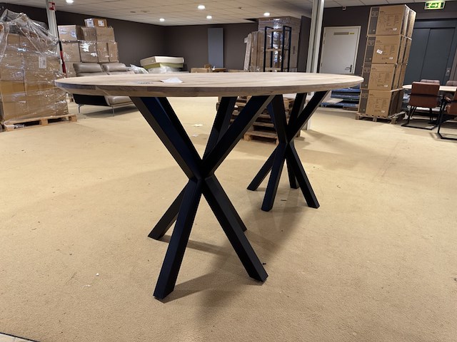 Ovale eettafel, massief eiken, zwart metalen onderstel - afbeelding 3 van  6