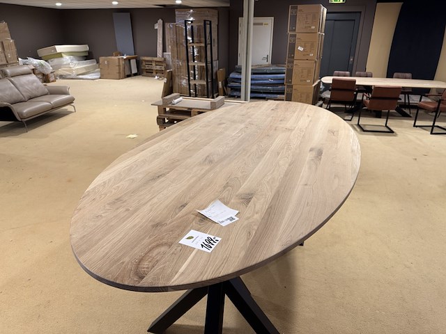 Ovale eettafel, massief eiken, zwart metalen onderstel - afbeelding 4 van  6