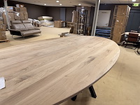 Ovale eettafel, massief eiken, zwart metalen onderstel - afbeelding 5 van  6