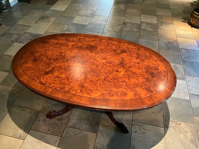 Ovale restauranttafel - afbeelding 3 van  7