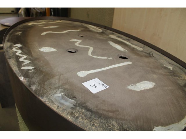 Ovale salontafel zonder afwerkblad. afmeting 152 x 82 x 30 cm. - afbeelding 3 van  3