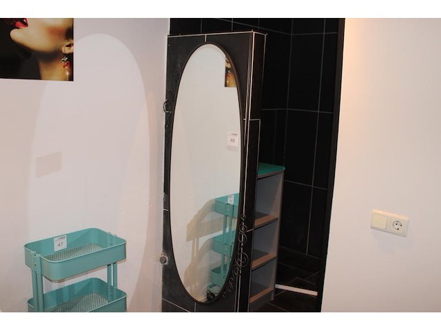 Ovale spiegel. afm. 55 x 150 cm. - afbeelding 1 van  2
