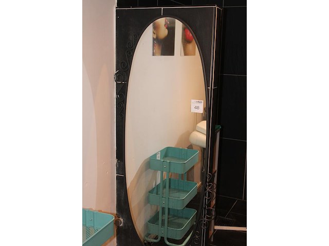 Ovale spiegel. afm. 55 x 150 cm. - afbeelding 2 van  2