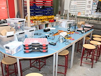 Ovale spreektafel bestaande uit 5 delen. afmeting 350 x 140 x 75 cm. - afbeelding 1 van  3