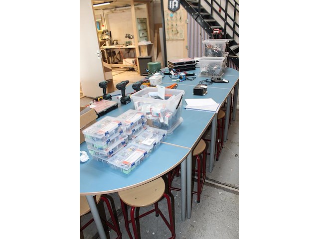 Ovale spreektafel bestaande uit 5 delen. afmeting 350 x 140 x 75 cm. - afbeelding 3 van  3