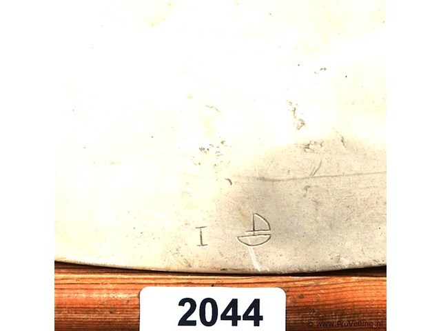 Ovale stenen neoklassieke wandplaques met putti of cherubijntjes en druiventrossen (een bacchanaalse scène), en is vermoedelijk geproduceerd in de 19de eeuw of begin 20e eeuw - afbeelding 4 van  5