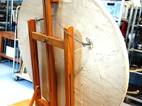 Ovale stenen neoklassieke wandplaques met putti of cherubijntjes en druiventrossen (een bacchanaalse scène), en is vermoedelijk geproduceerd in de 19de eeuw of begin 20e eeuw - afbeelding 5 van  5