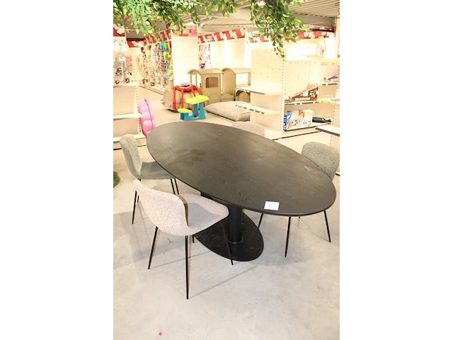 Ovale tafel met vijf stoelen afmeting 240 x 110 cm. hoogte 76 cm - afbeelding 2 van  2