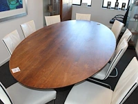 Ovale tafel vermoedelijk bert plantagie. afmeting tafel 285 x 145 cm. hoogte 76 cm. let op staat op twee de...