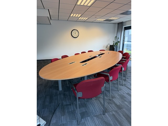 Ovale vergadertafel met ca. 12 stoelen, noot - afbeelding 1 van  8