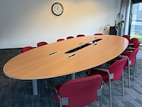 Ovale vergadertafel met ca. 12 stoelen, noot - afbeelding 1 van  8