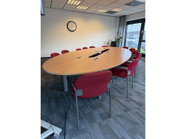 Ovale vergadertafel met ca. 12 stoelen, noot - afbeelding 2 van  8