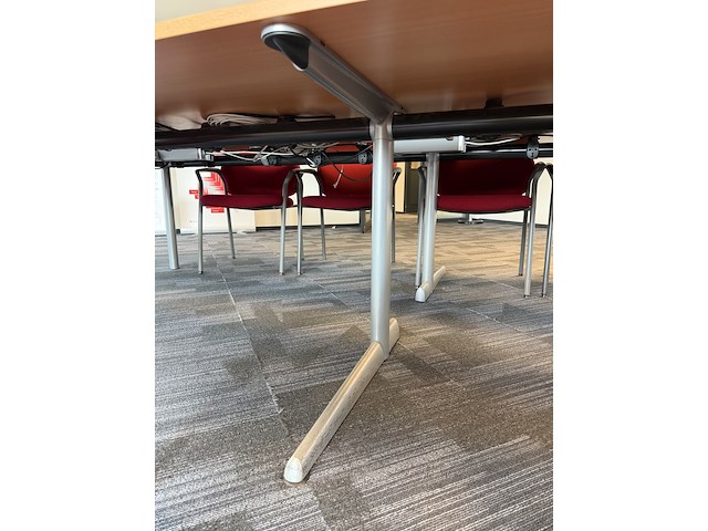 Ovale vergadertafel met ca. 12 stoelen, noot - afbeelding 3 van  8