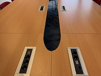 Ovale vergadertafel met ca. 12 stoelen, noot - afbeelding 4 van  8