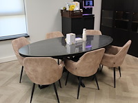 Ovale vergadertafel met kruispoot en zes gestoffeerde stoelen colenis. tafel voorzien van rubberen transpar... - afbeelding 1 van  5