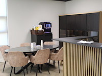 Ovale vergadertafel met kruispoot en zes gestoffeerde stoelen colenis. tafel voorzien van rubberen transpar... - afbeelding 2 van  5