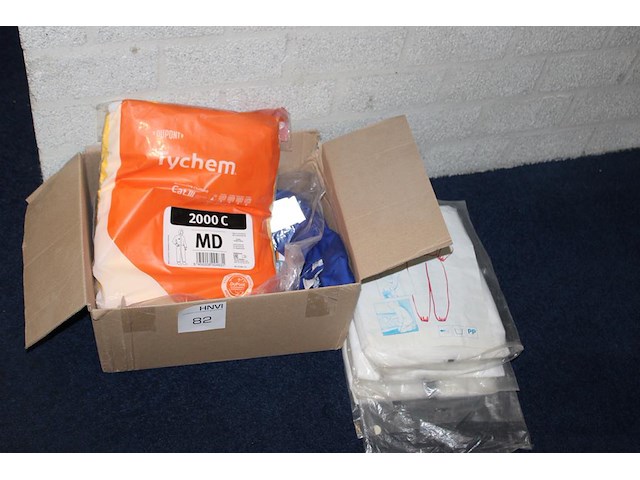 Overalls w.o. disposables in doos. - afbeelding 1 van  2