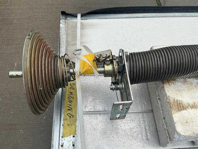 Overheaddeur (2,04x2,85 mtr) - afbeelding 9 van  10