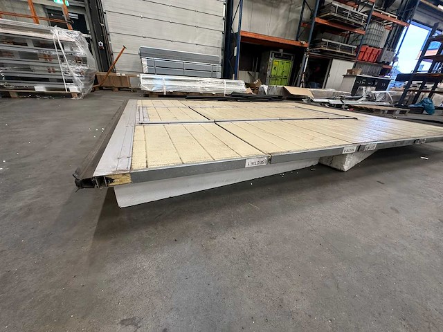 Overheaddeur (2,24x2,90 mtr) - afbeelding 7 van  9