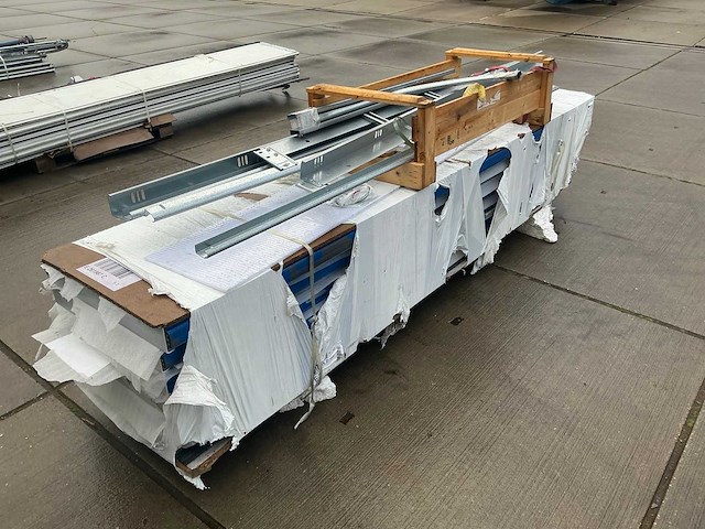 Overheaddeur (3,06x3,50 mtr) ongebruikt - afbeelding 8 van  13