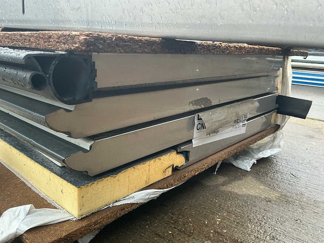 Overheaddeur met rvs railsen (2,00x2,30 mtr) ongebruikt - afbeelding 3 van  4