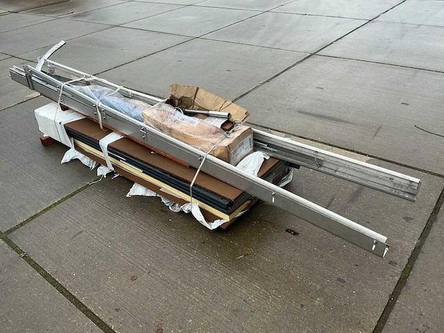 Overheaddeur met rvs railsen (2,00x2,30 mtr) ongebruikt - afbeelding 4 van  11