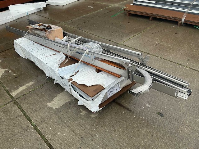 Overheaddeur met rvs railsen (2,00x2,30 mtr) ongebruikt - afbeelding 5 van  11