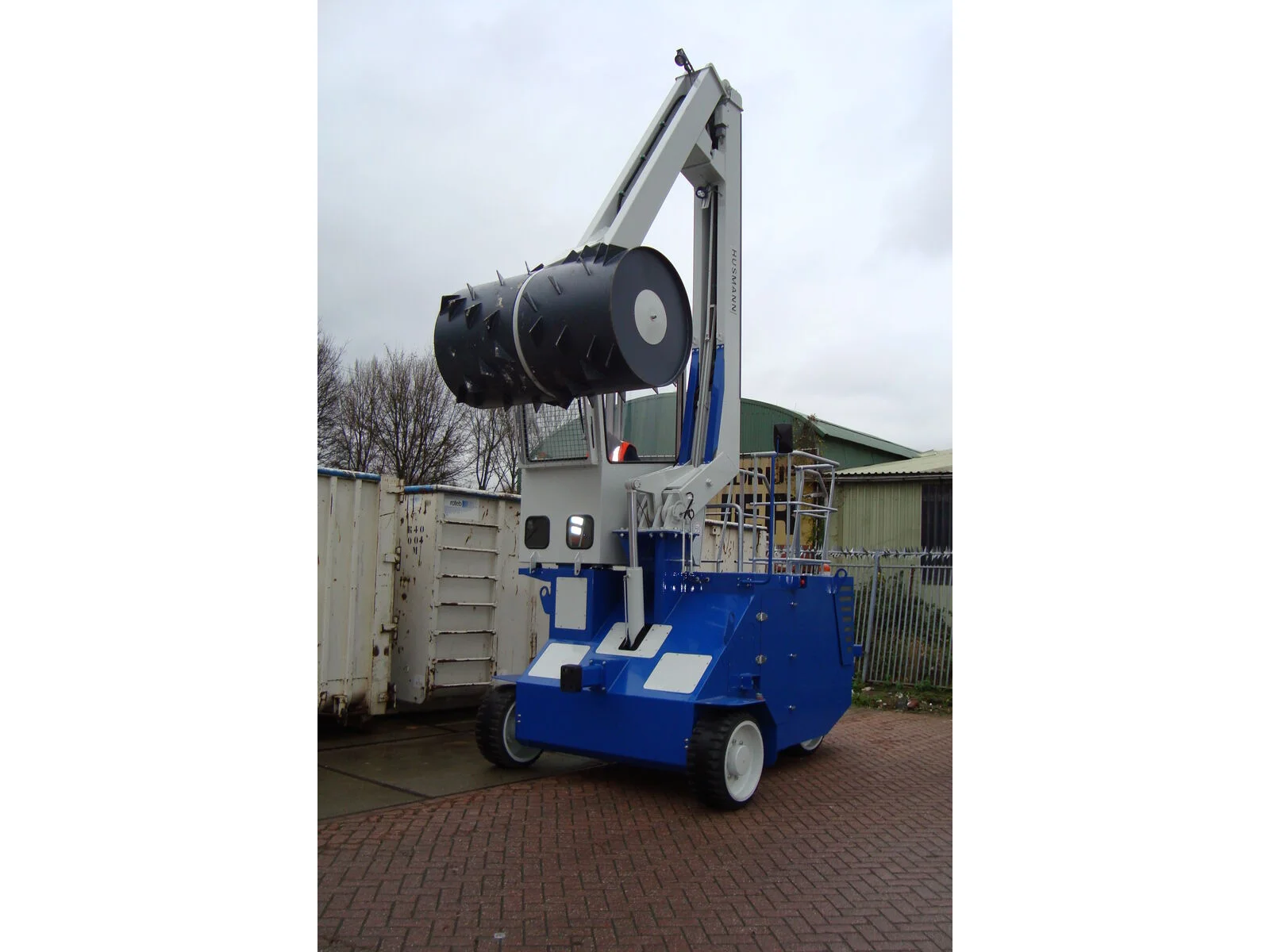 Overheidsveiling met een mobiele roll packer